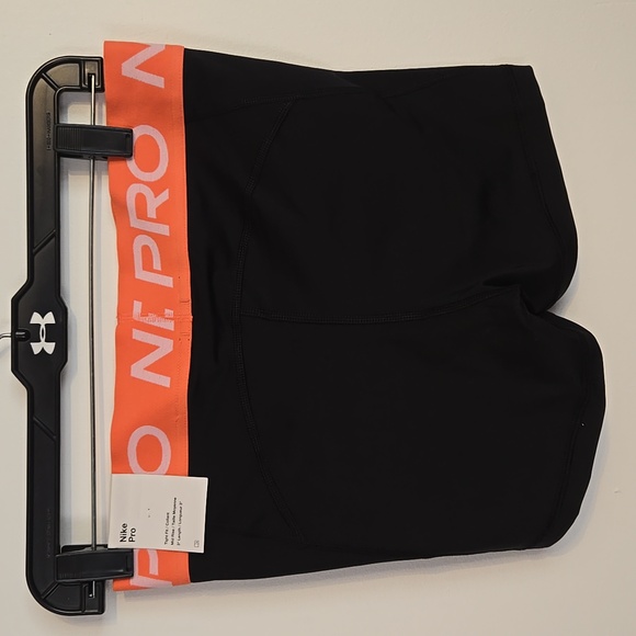 Nike Pro women's training dry fit 3" short - Picture 2 of 4